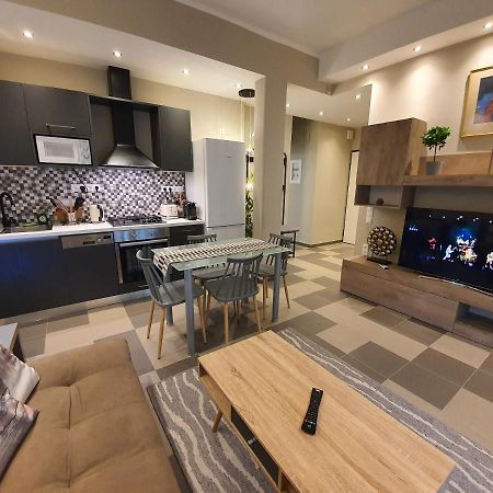 Lukas-2 B/R Luxurious Flat With Veranda Athens Exterior photo