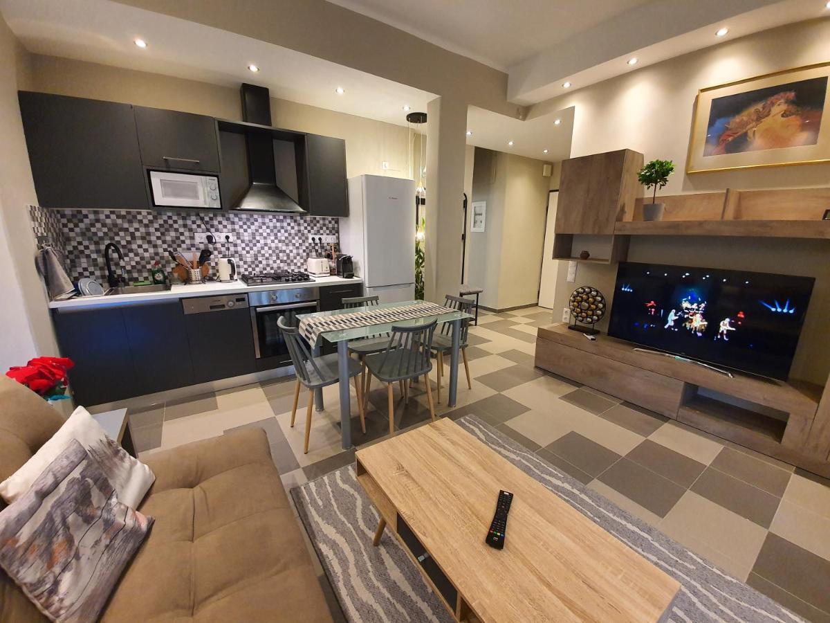 Lukas-2 B/R Luxurious Flat With Veranda Athens Exterior photo