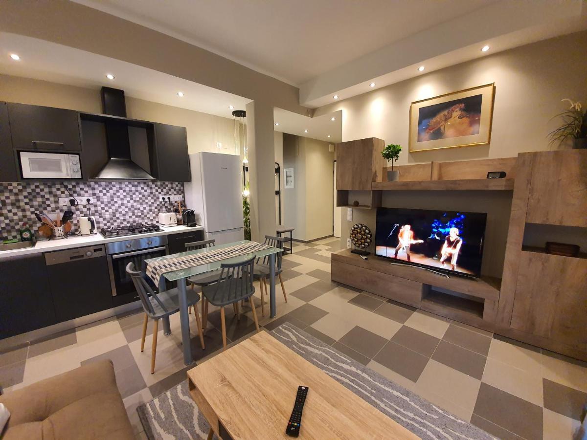 Lukas-2 B/R Luxurious Flat With Veranda Athens Exterior photo